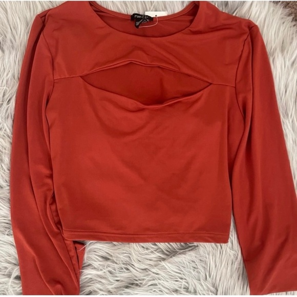 Long sleeve crop tops/sweaters - Picture 4 of 5